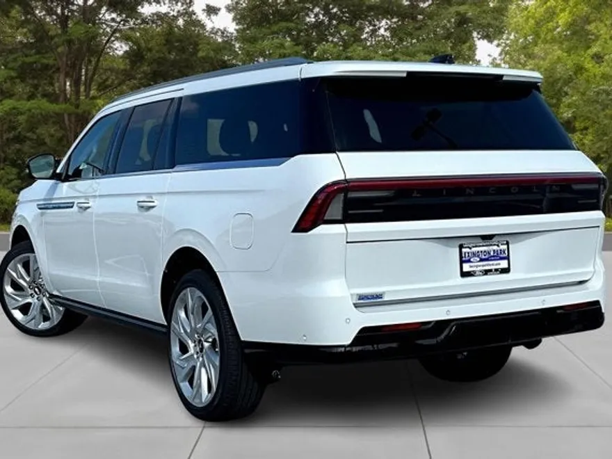 2025 Lincoln Navigator L Reserve photo 1