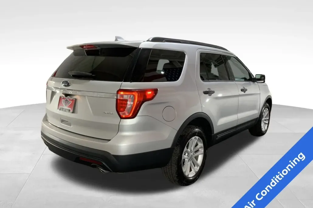 2016 Ford Explorer Base photo 1
