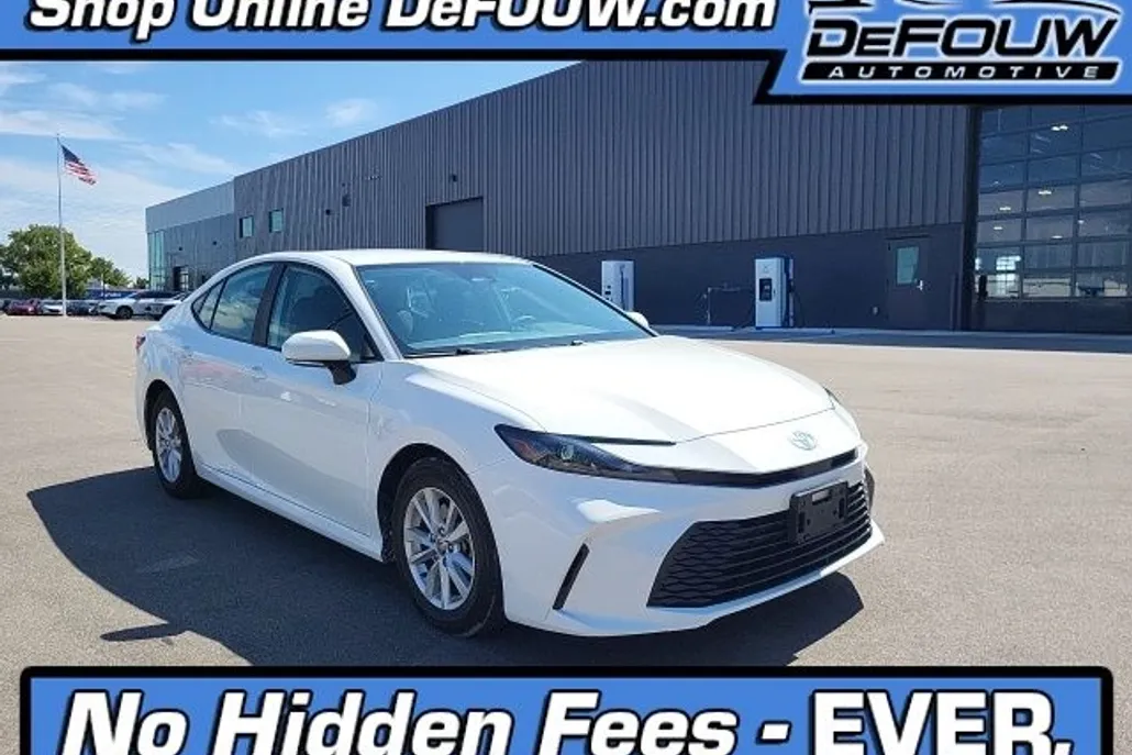 2025 Toyota Camry LE photo 1
