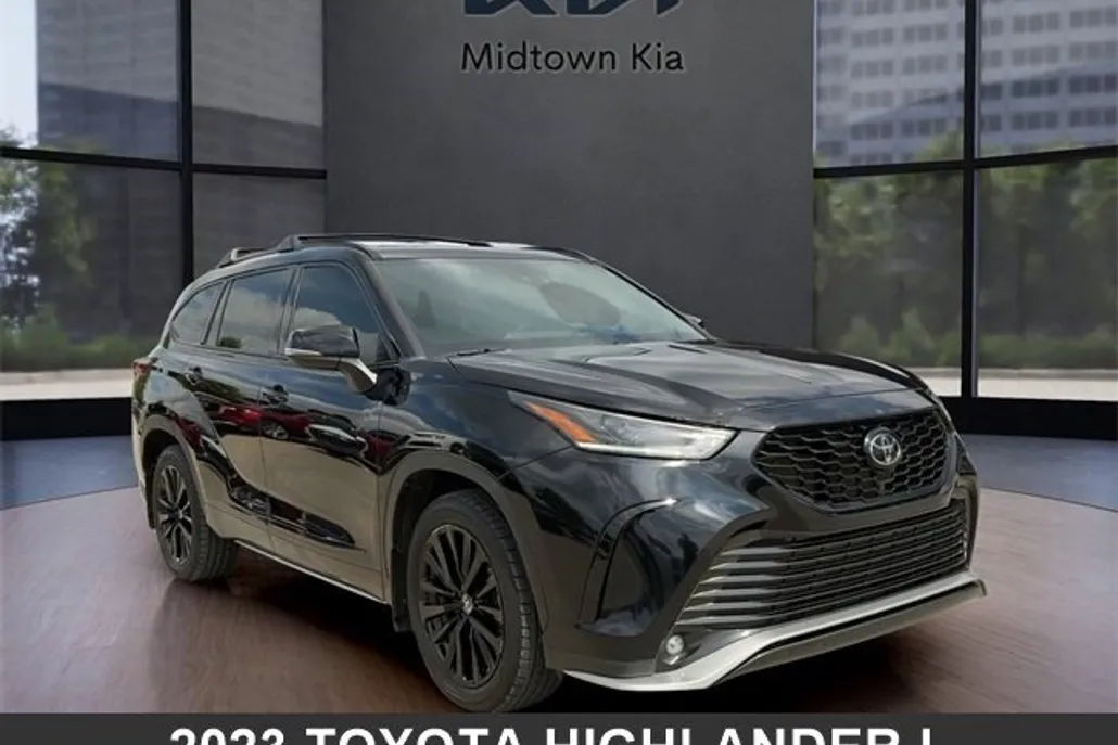 2023 Toyota Highlander L photo 1