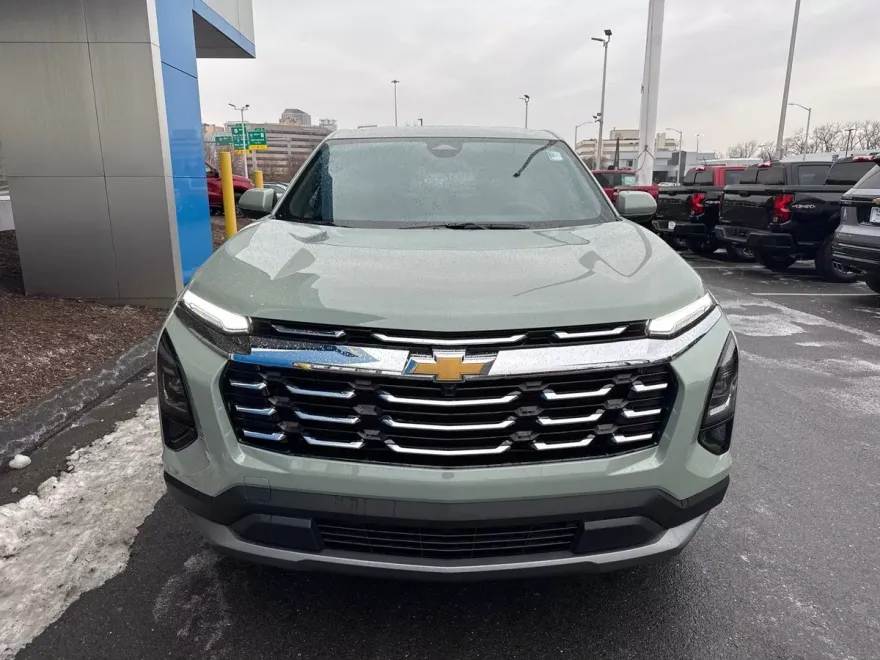 2026 Chevrolet Equinox LT photo 1