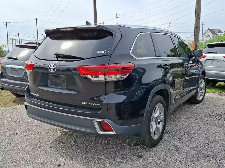 2019 Toyota Highlander Limited photo 1