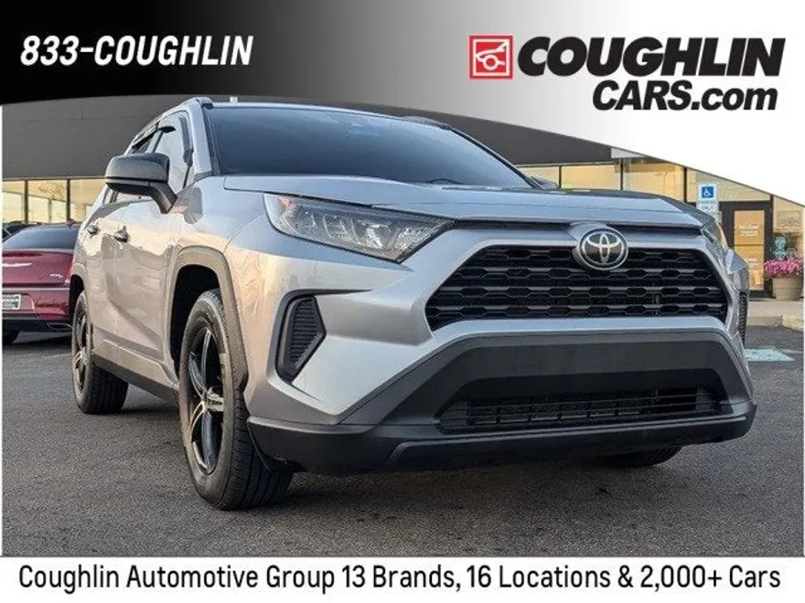 2021 Toyota RAV4 LE photo 1