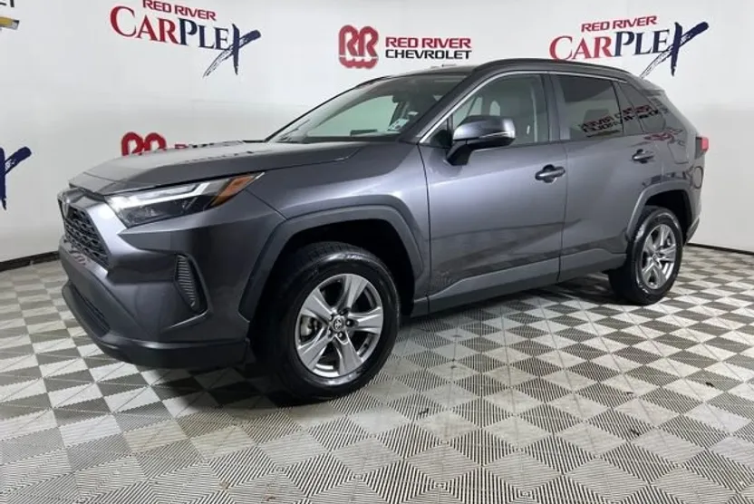 2024 Toyota RAV4 XLE photo 1