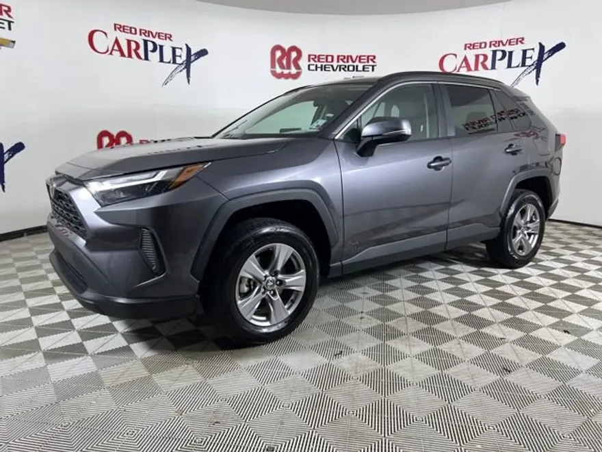 2024 Toyota RAV4 XLE photo 1