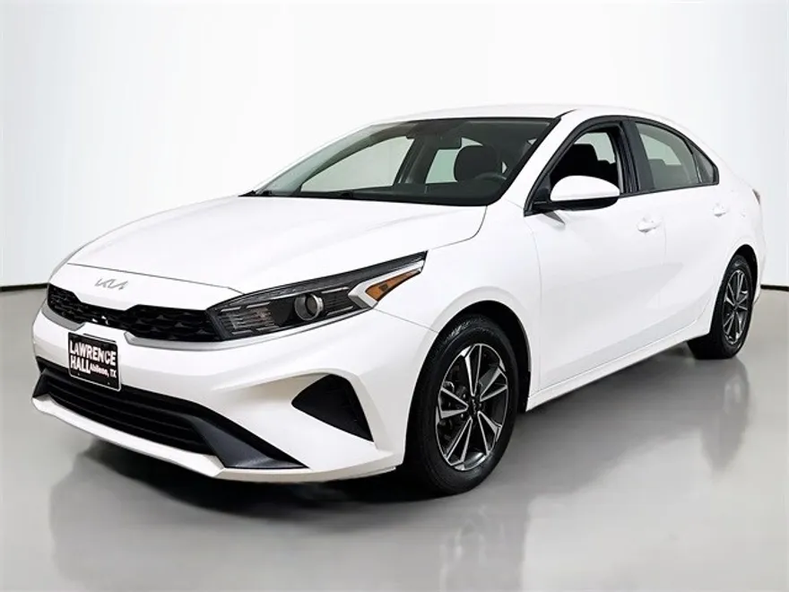 2023 Kia Forte LXS photo 1