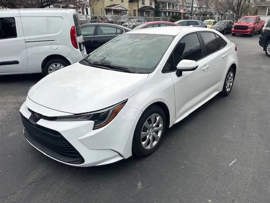 2024 Toyota Corolla LE photo 1