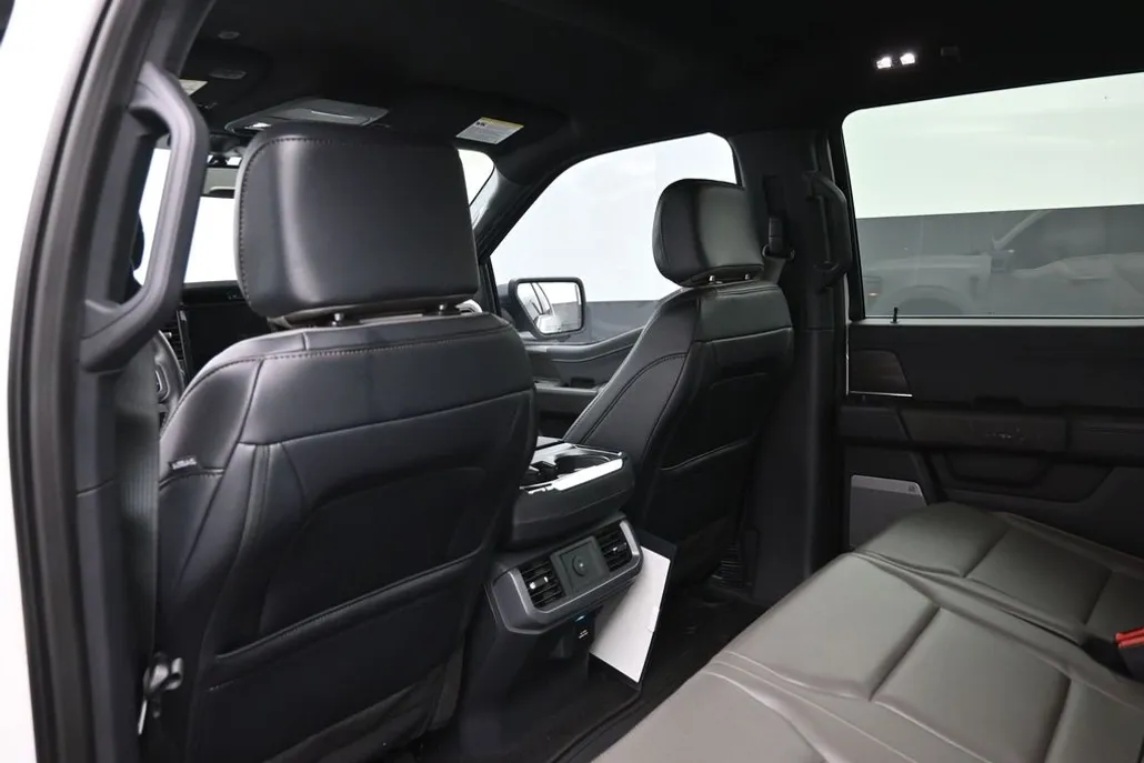 2025 Ford F-150 Lariat photo 1