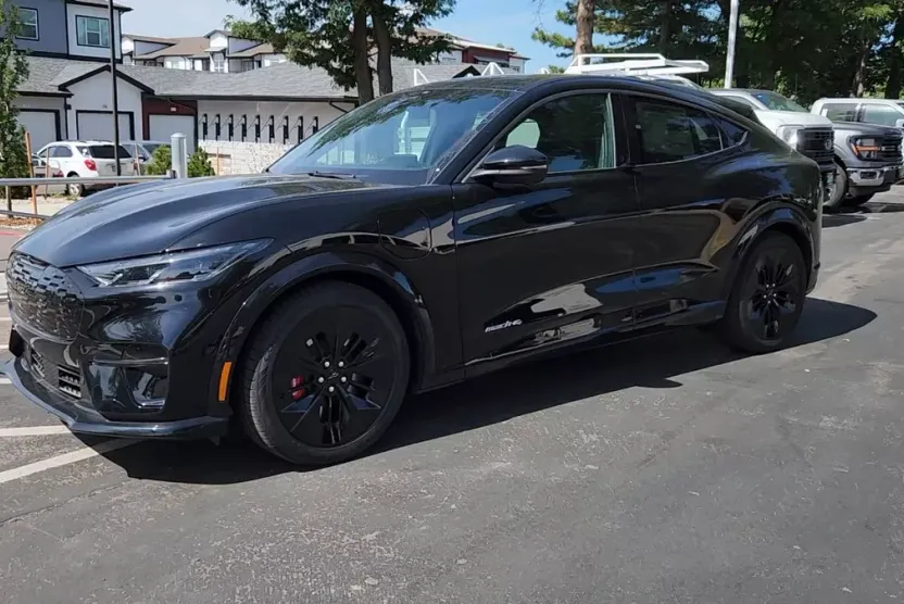 2025 Ford Mustang Mach-E GT photo 1