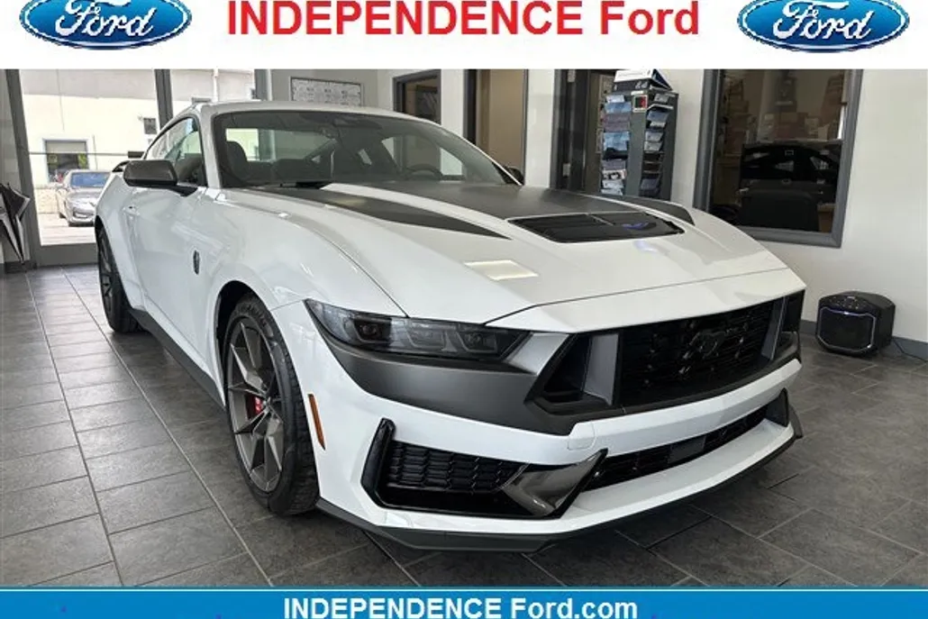 2025 Ford Mustang Dark Horse photo 1