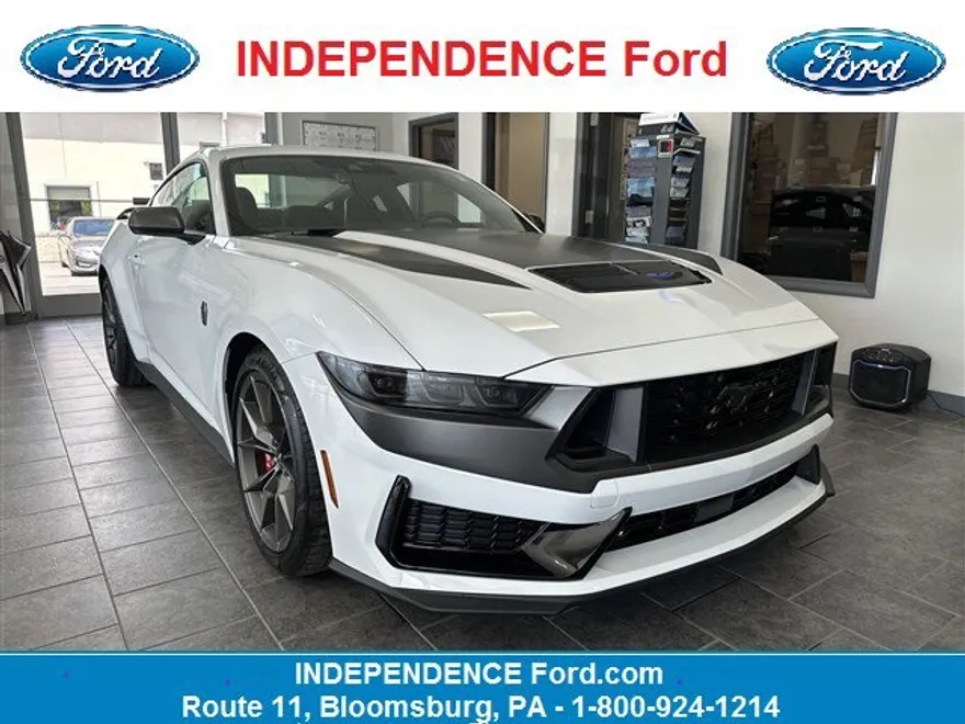 2025 Ford Mustang Dark Horse photo 1