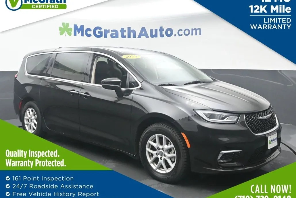 2023 Chrysler Pacifica Touring L photo 1