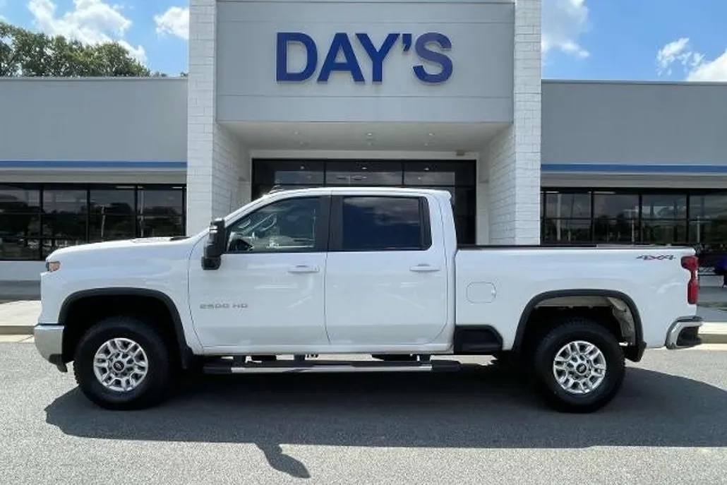 2024 Chevrolet Silverado 2500HD LT photo 1