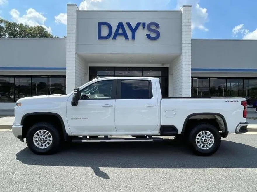 2024 Chevrolet Silverado 2500HD LT photo 1