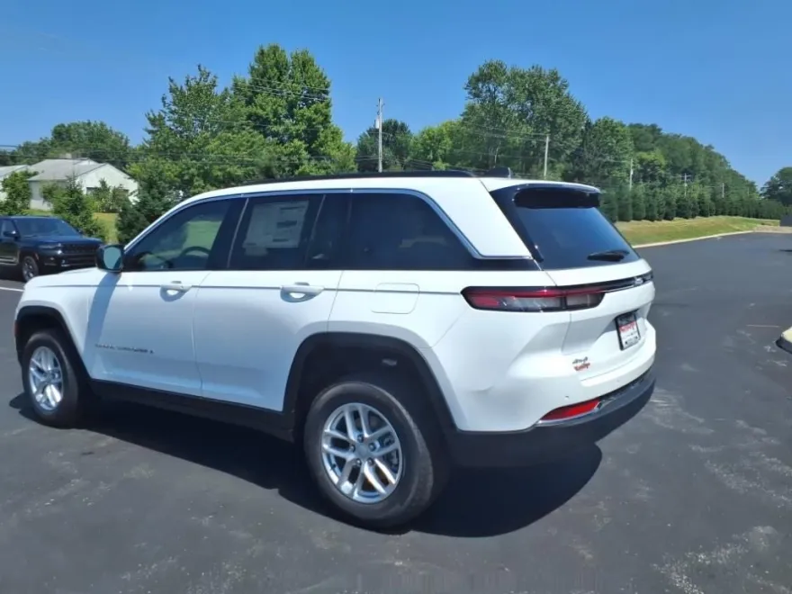 2025 Jeep Grand Cherokee Laredo X photo 1