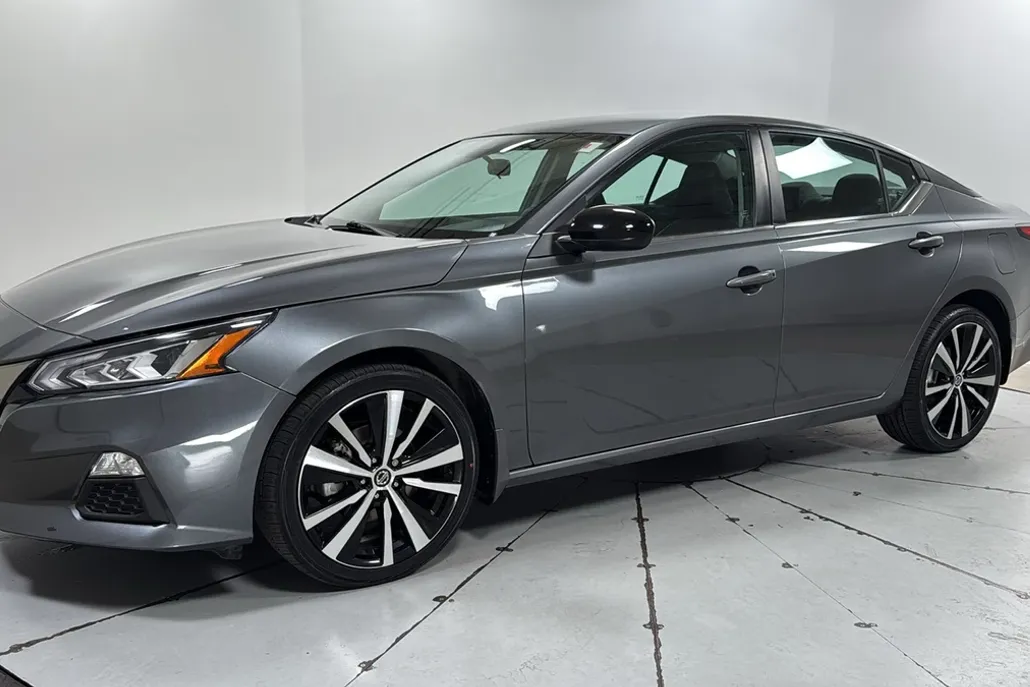 2021 Nissan Altima 2.5 SR photo 1