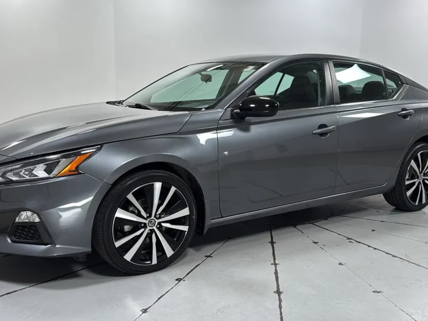 2021 Nissan Altima 2.5 SR photo 1