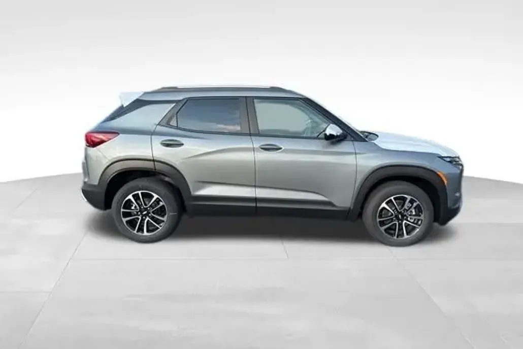 2026 Chevrolet Trailblazer LT photo 1