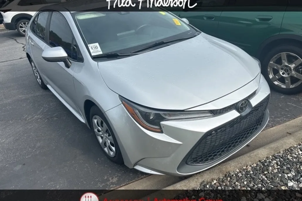 2022 Toyota Corolla LE photo 1