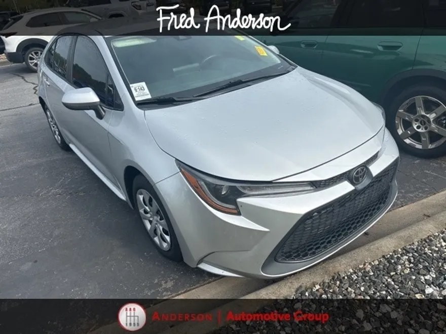 2022 Toyota Corolla LE photo 1