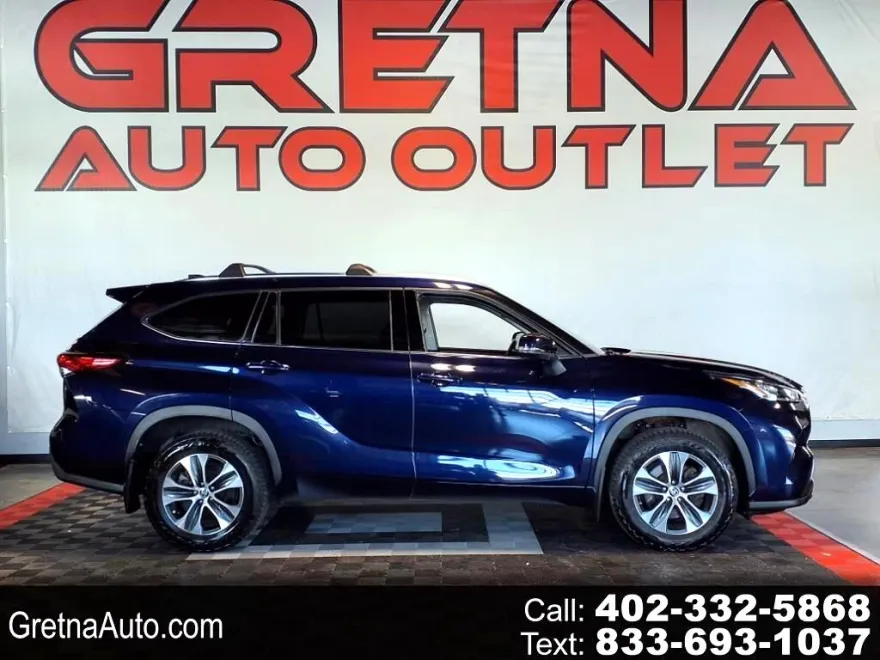 2020 Toyota Highlander XLE photo 1