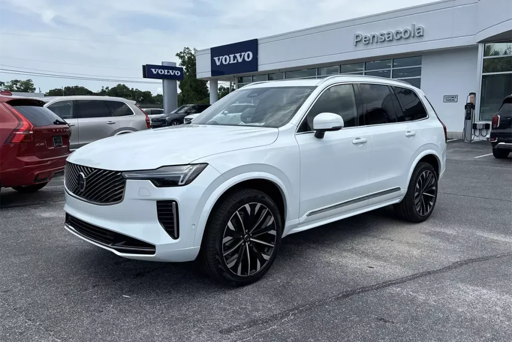 2026 Volvo XC90 Plus photo 1