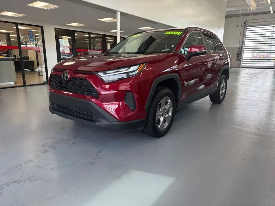 2023 Toyota RAV4 XLE photo 1