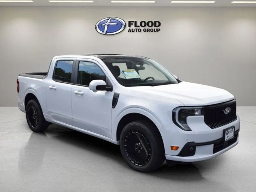 2025 Ford Maverick photo 1