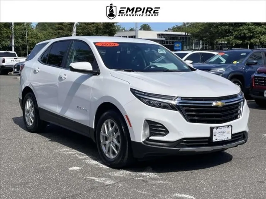 2024 Chevrolet Equinox LT photo 1