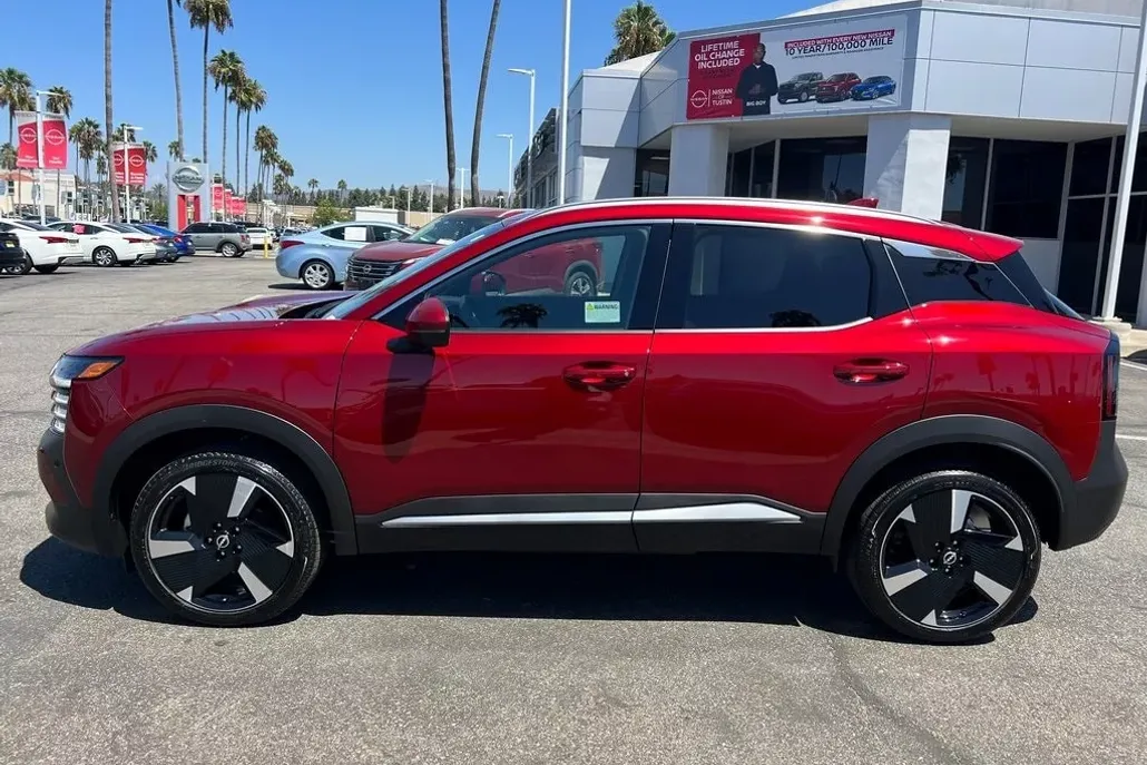 2025 Nissan Kicks SR photo 1