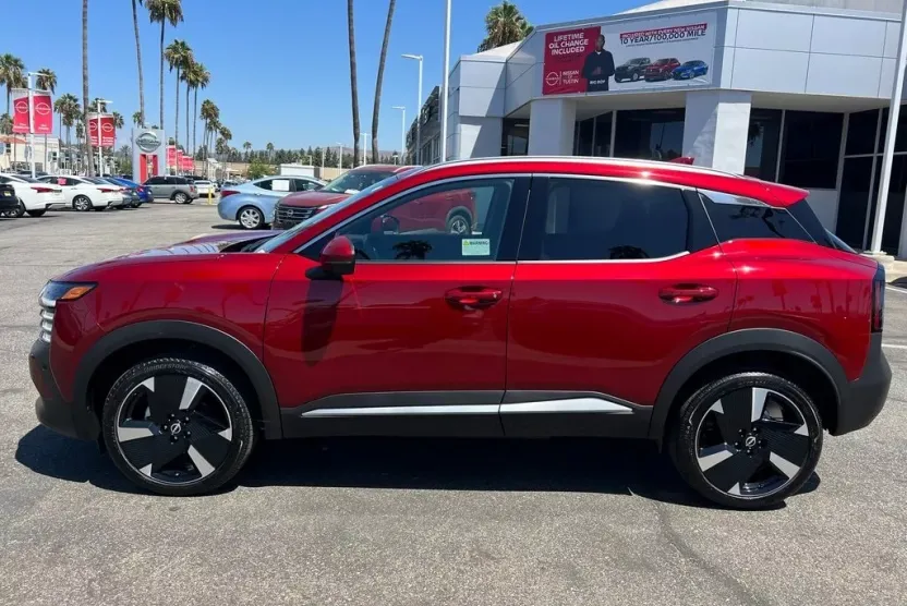 2025 Nissan Kicks SR photo 1