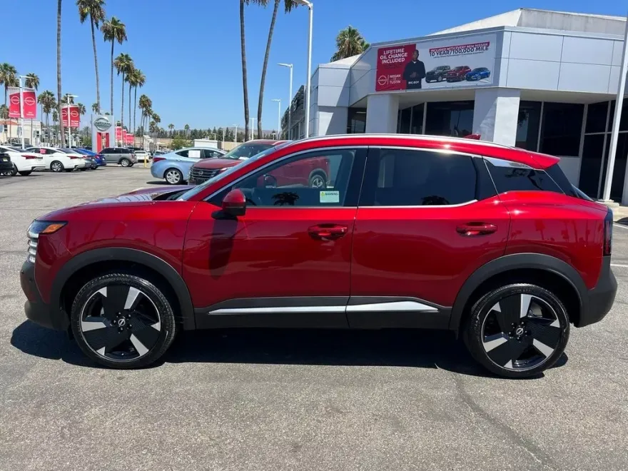 2025 Nissan Kicks SR photo 1