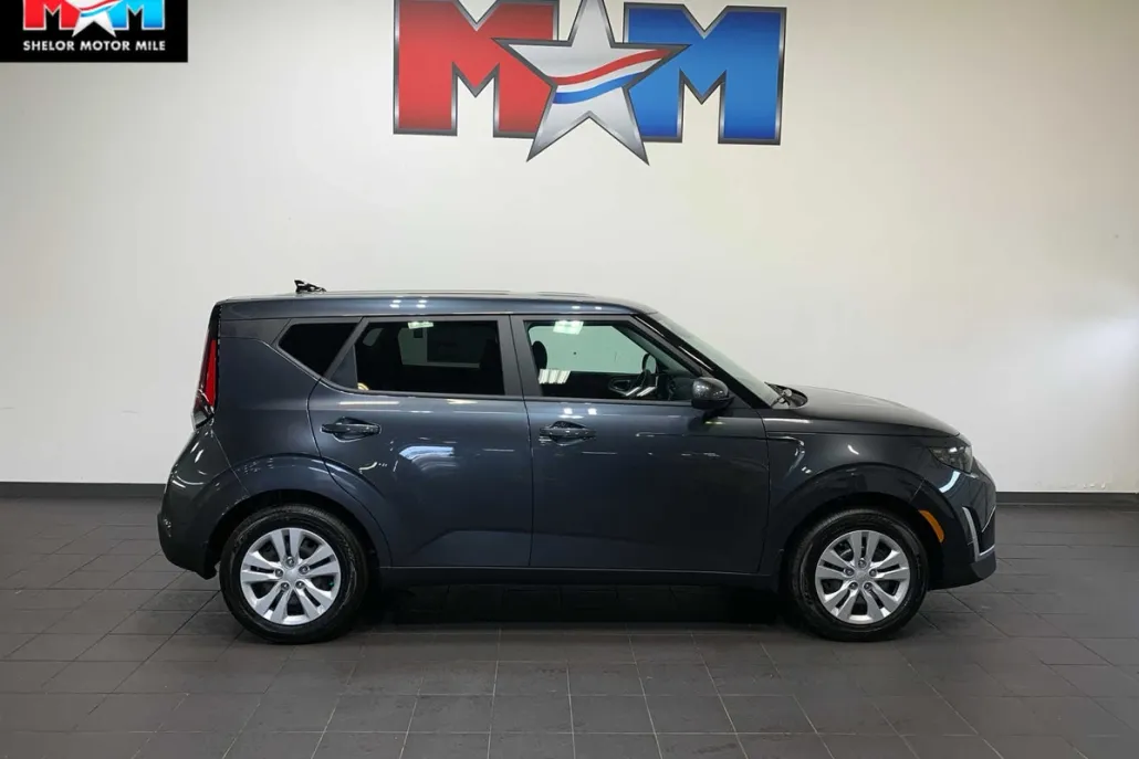 2025 Kia Soul LX photo 1