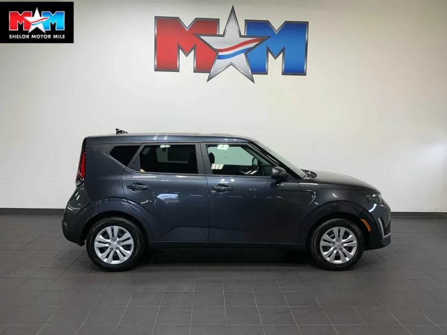 2025 Kia Soul LX photo 1