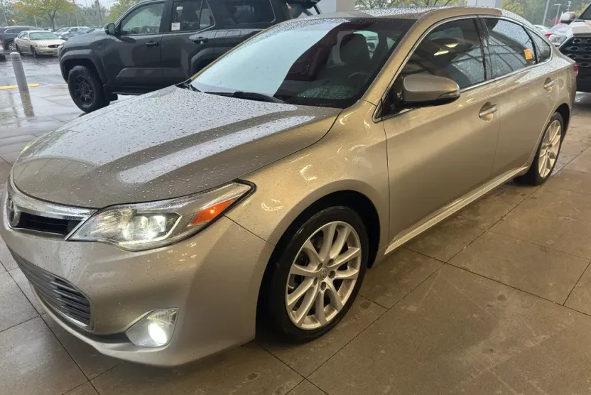 2014 Toyota Avalon Limited photo 1