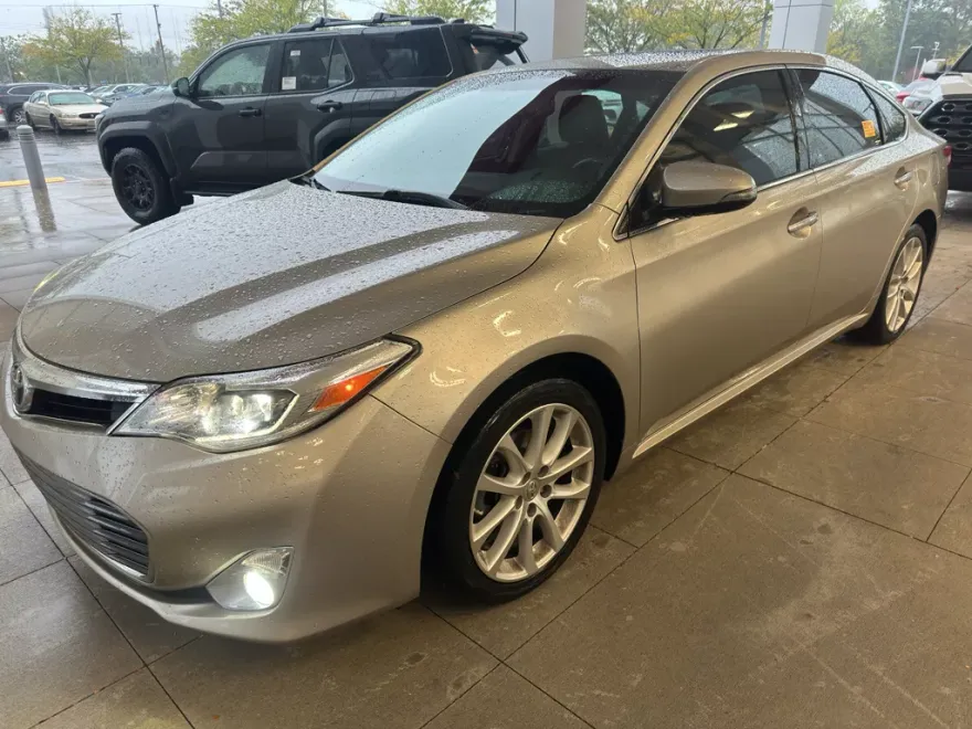 2014 Toyota Avalon Limited photo 1