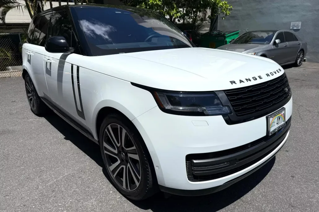 2023 Land Rover Range Rover SE photo 1