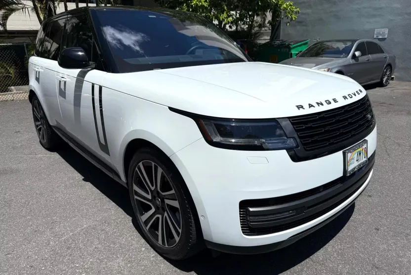 2023 Land Rover Range Rover SE photo 1