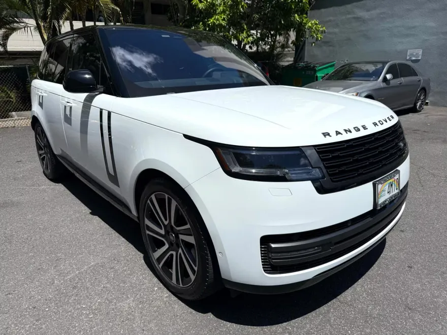 2023 Land Rover Range Rover SE photo 1