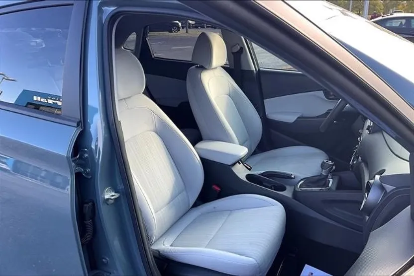2022 Hyundai Kona SEL photo 1