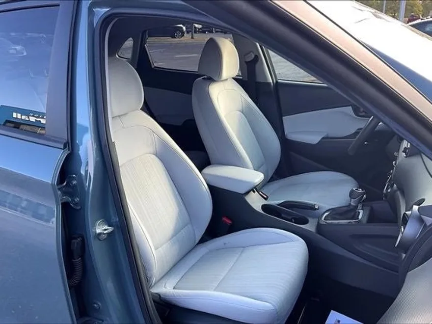 2022 Hyundai Kona SEL photo 1