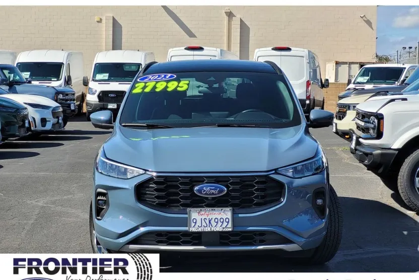 2023 Ford Escape ST-Line Select photo 1