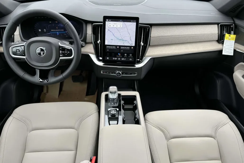 2026 Volvo XC90 B5 Plus photo 1