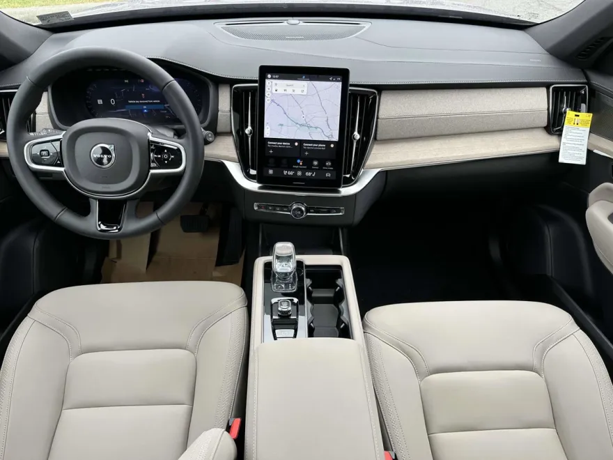 2026 Volvo XC90 B5 Plus photo 1