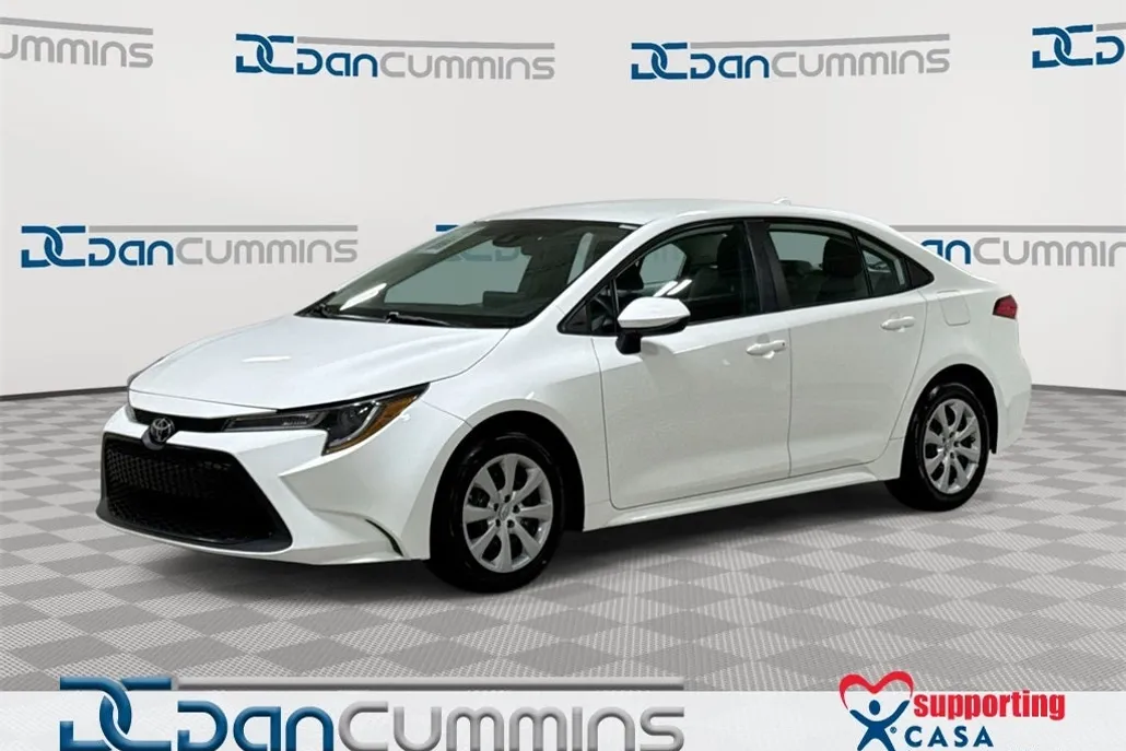 2022 Toyota Corolla LE photo 1