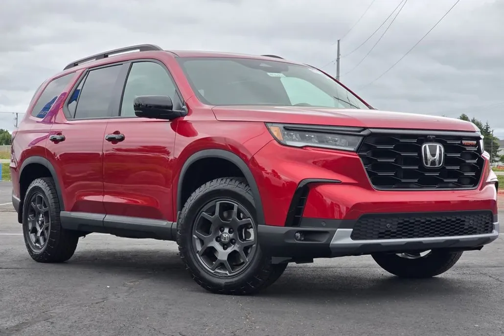 2025 Honda Pilot TrailSport photo 1