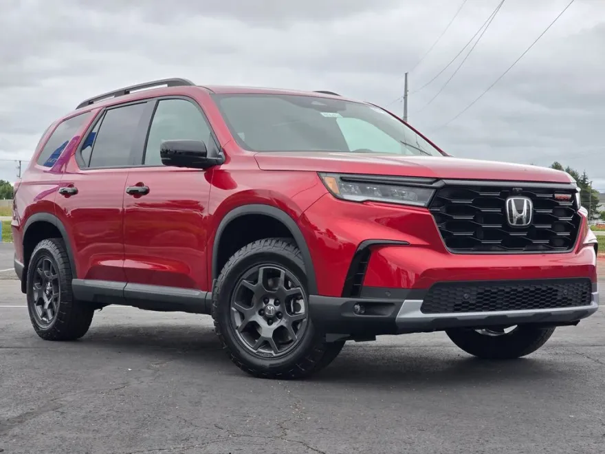 2025 Honda Pilot TrailSport photo 1