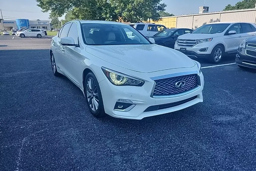 2023 Infiniti Q50 LUXE photo 1