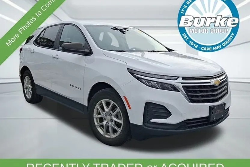 2022 Chevrolet Equinox LS photo 1