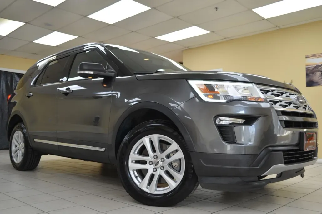 2019 Ford Explorer XLT Sport photo 1